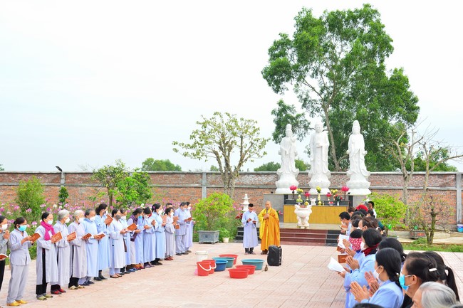 One-day peaceful Day at Tu Phap Co Tu Pagoda
