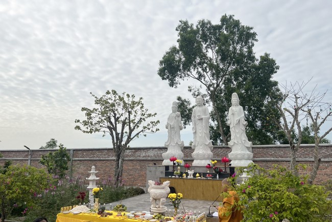 One-day peaceful Day at Tu Phap Co Tu Pagoda