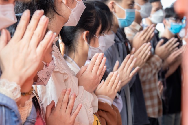 Visit and offering incense at Hoa Phuc pagoda of Bac Giang students