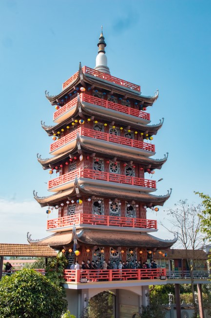 Visit and offering incense at Hoa Phuc pagoda of Bac Giang students
