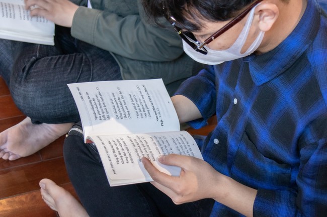 Visit and offering incense at Hoa Phuc pagoda of Bac Giang students