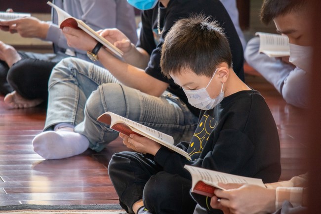 Visit and offering incense at Hoa Phuc pagoda of Bac Giang students