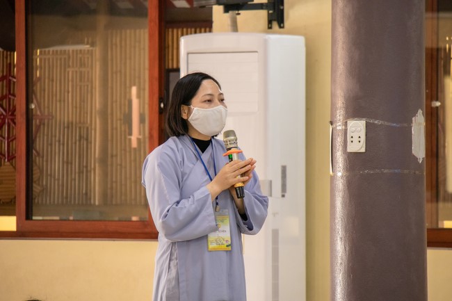 Visit and offering incense at Hoa Phuc pagoda of Bac Giang students