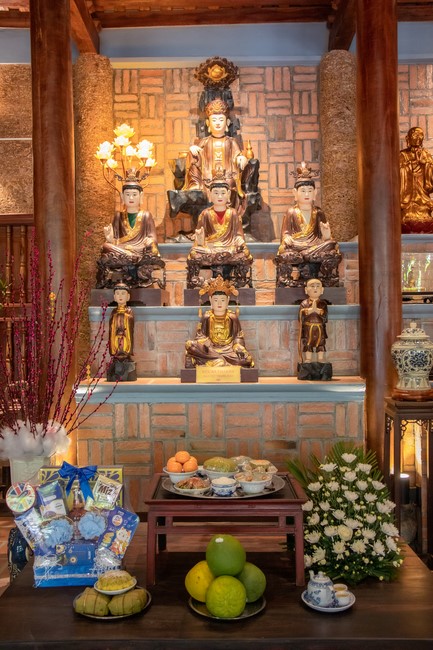 Visit and offering incense at Hoa Phuc pagoda of Bac Giang students