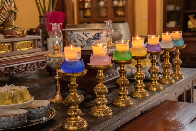 Visit and offering incense at Hoa Phuc pagoda of Bac Giang students