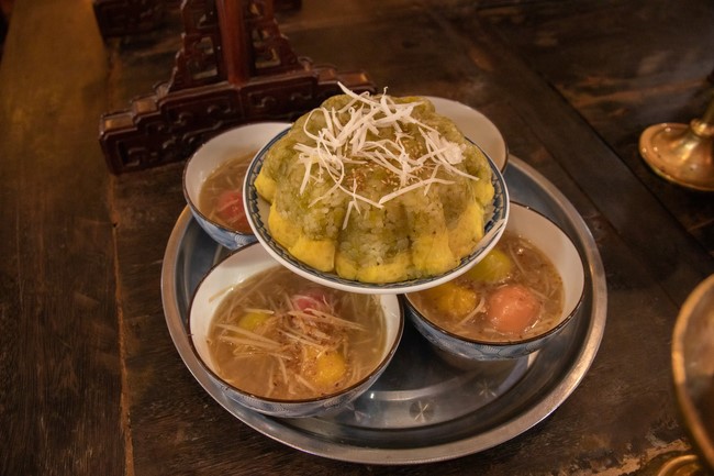 Visit and offering incense at Hoa Phuc pagoda of Bac Giang students