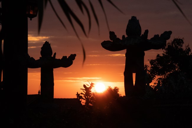 Visit and offering incense at Hoa Phuc pagoda of Bac Giang students