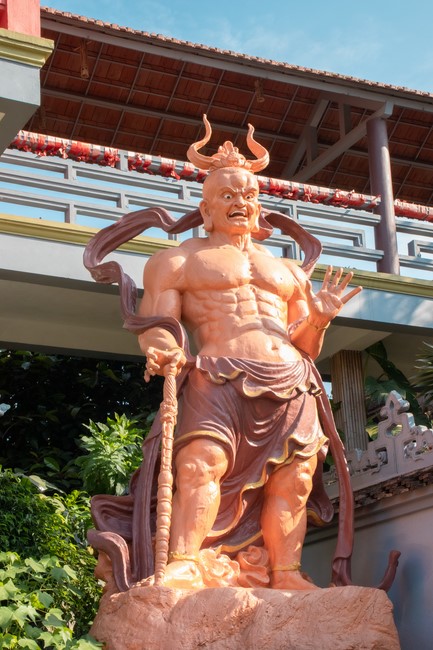 Visit and offering incense at Hoa Phuc pagoda of Bac Giang students