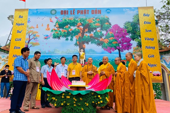 The Buddha’s birthday celebration at Dong Cao pagoda