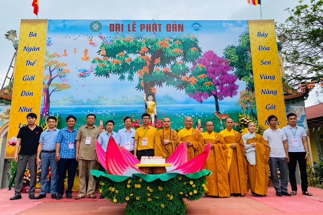 The Buddha’s birthday celebration at Dong Cao pagoda