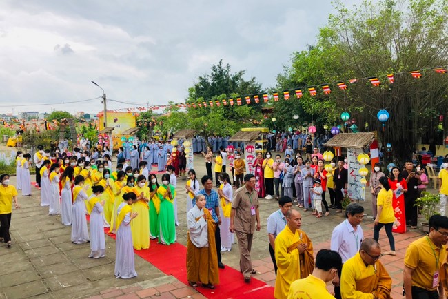 The Buddha’s birthday celebration at Dong Cao pagoda