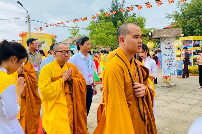 The Buddha’s birthday celebration at Dong Cao pagoda