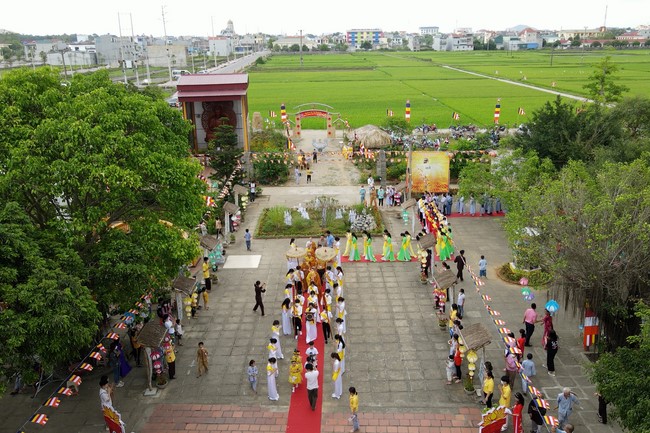The Buddha’s birthday celebration at Dong Cao pagoda