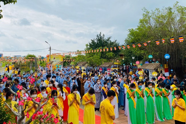 The Buddha’s birthday celebration at Dong Cao pagoda