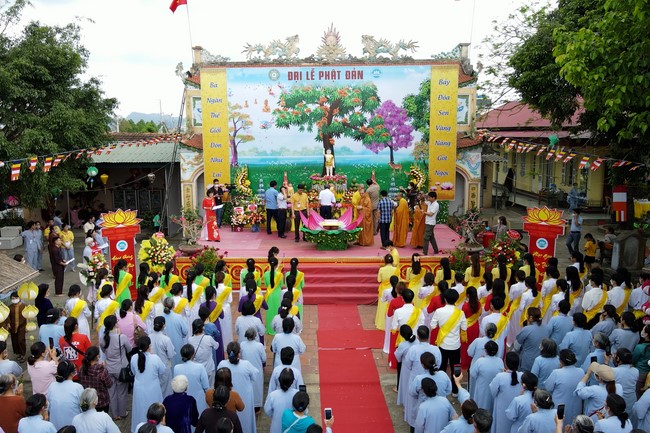 The Buddha’s birthday celebration at Dong Cao pagoda