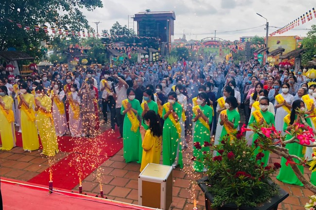 The Buddha’s birthday celebration at Dong Cao pagoda