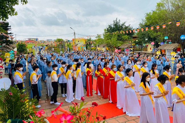The Buddha’s birthday celebration at Dong Cao pagoda
