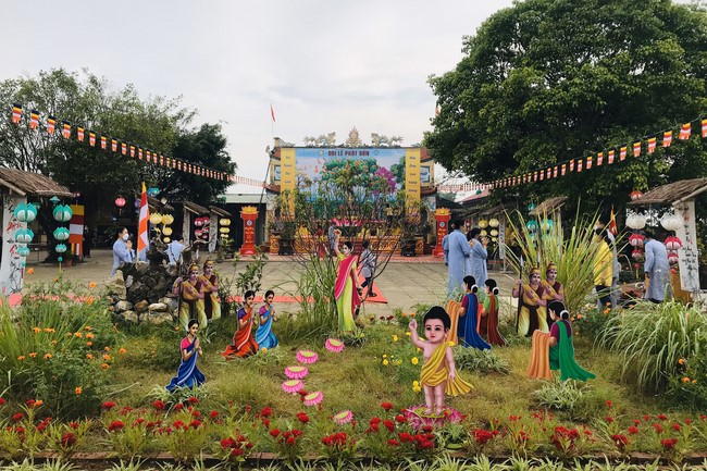 The Buddha’s birthday celebration at Dong Cao pagoda