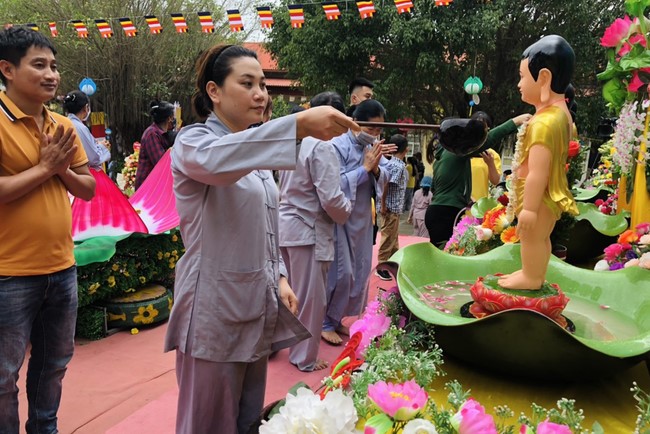 The Buddha’s birthday celebration at Dong Cao pagoda