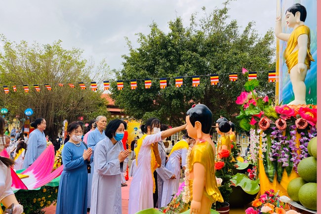 The Buddha’s birthday celebration at Dong Cao pagoda