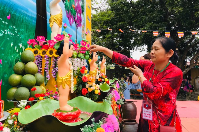 The Buddha’s birthday celebration at Dong Cao pagoda