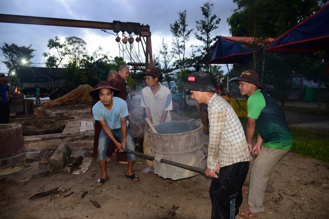 Lễ Sái Tịnh đúc chuông và tặng quà Quảng Ngãi