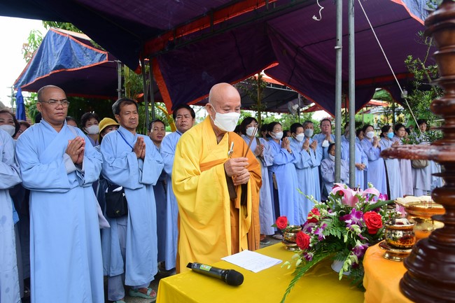 Lễ Sái Tịnh đúc chuông và tặng quà Quảng Ngãi