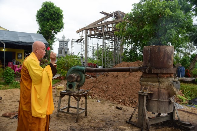 Lễ Sái Tịnh đúc chuông và tặng quà Quảng Ngãi