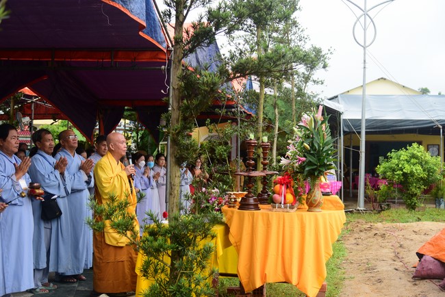 Lễ Sái Tịnh đúc chuông và tặng quà Quảng Ngãi