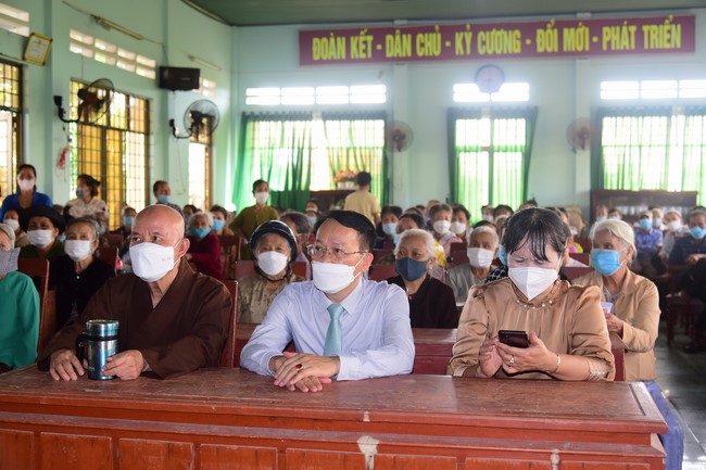 Lễ Sái Tịnh đúc chuông và tặng quà Quảng Ngãi