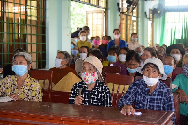 Lễ Sái Tịnh đúc chuông và tặng quà Quảng Ngãi