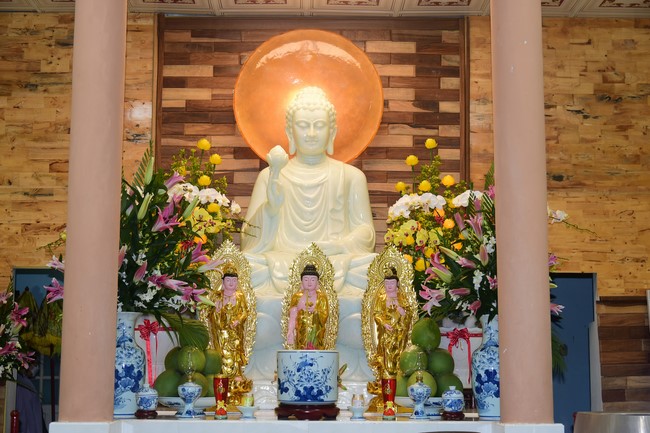 Lễ Sái Tịnh đúc chuông và tặng quà Quảng Ngãi