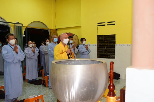 Lễ Sái Tịnh đúc chuông và tặng quà Quảng Ngãi