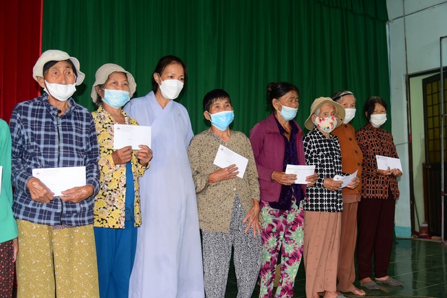 Lễ Sái Tịnh đúc chuông và tặng quà Quảng Ngãi