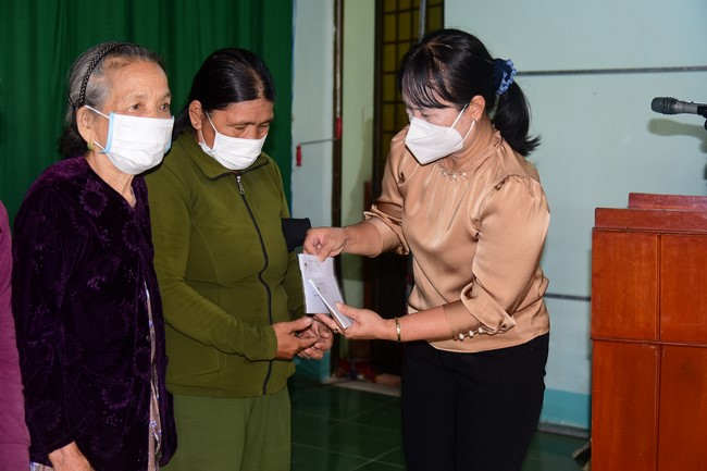 Lễ Sái Tịnh đúc chuông và tặng quà Quảng Ngãi