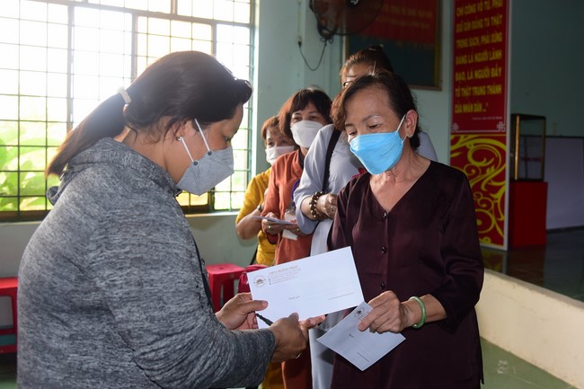 Lễ Sái Tịnh đúc chuông và tặng quà Quảng Ngãi