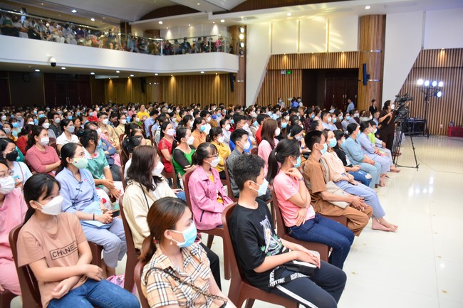 Performance night to celebrate Buddha's birthday