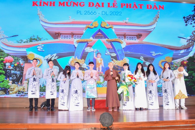 Performance night to celebrate Buddha's birthday