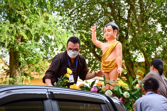 Diễu hành xe máy mừng đại lễ Phật Đản 2022