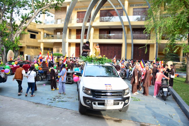 Diễu hành xe máy mừng đại lễ Phật Đản 2022