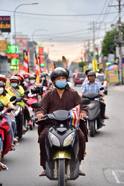 Diễu hành xe máy mừng đại lễ Phật Đản 2022