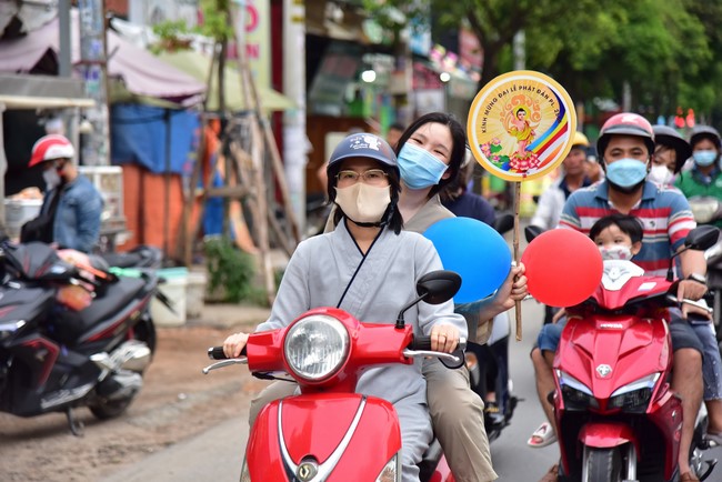 Diễu hành xe máy mừng đại lễ Phật Đản 2022