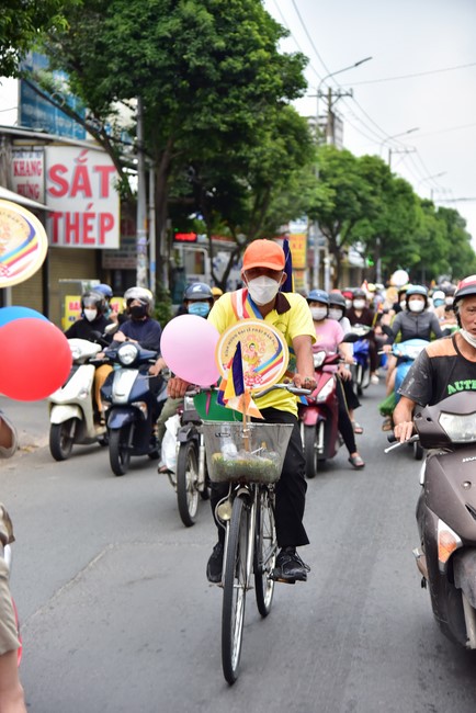 Diễu hành xe máy mừng đại lễ Phật Đản 2022