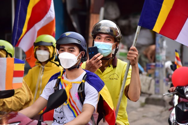 Diễu hành xe máy mừng đại lễ Phật Đản 2022