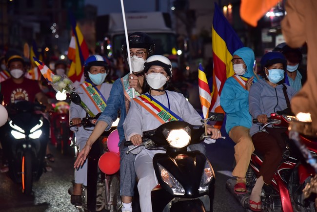 Diễu hành xe máy mừng đại lễ Phật Đản 2022