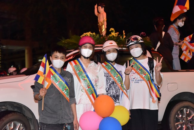 Diễu hành xe máy mừng đại lễ Phật Đản 2022