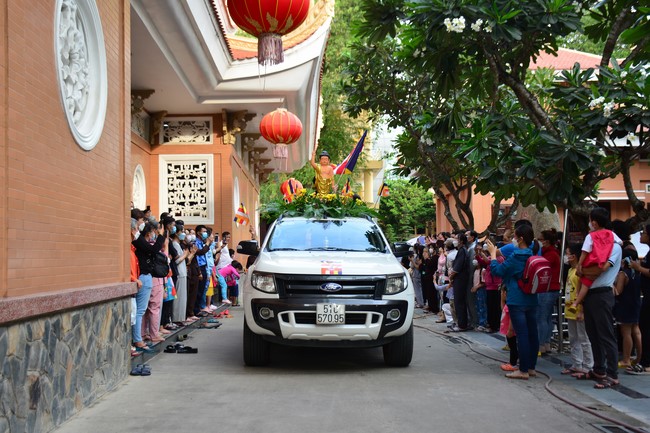 Diễu hành xe máy mừng đại lễ Phật Đản 2022