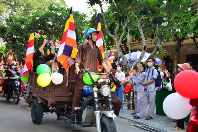 Diễu hành xe máy mừng đại lễ Phật Đản 2022