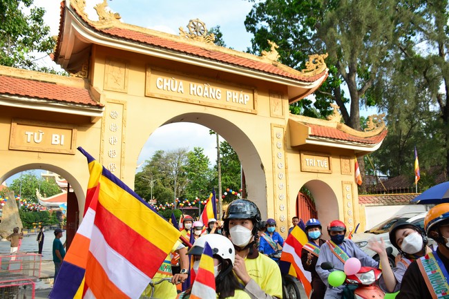 Diễu hành xe máy mừng đại lễ Phật Đản 2022