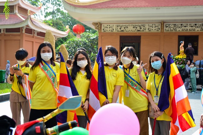 Diễu hành xe máy mừng đại lễ Phật Đản 2022